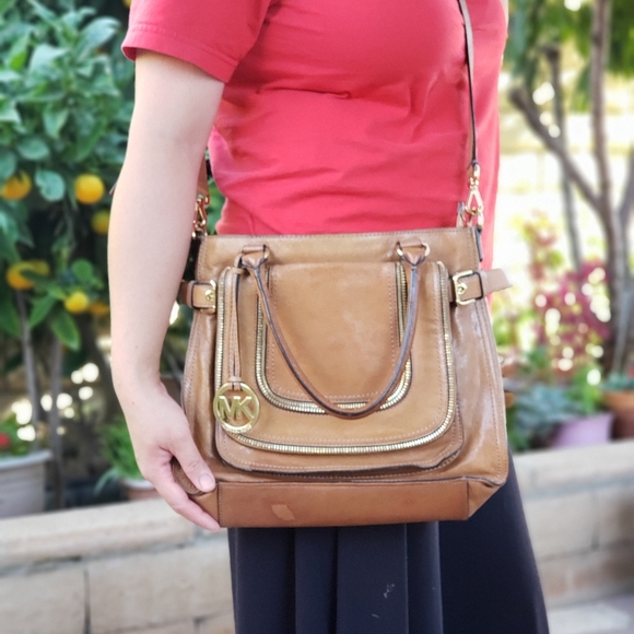 Michael Kors Crossbody Medium - Picture 2 of 8